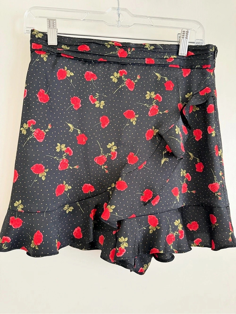 Zara Floral Ruffle Skort in Black & Red Floral
 Size Medium NWT